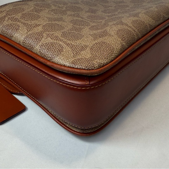 Coach Signature Cassie - Picture 6 of 11